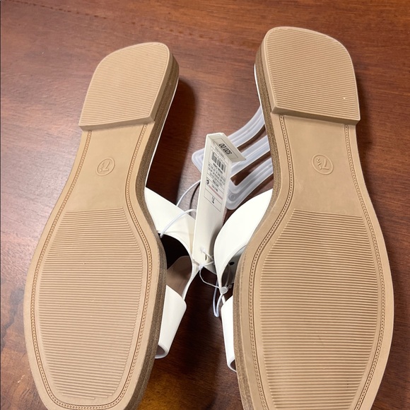 A New Day White Sandals with Textured Footbed - Picture 3 of 3